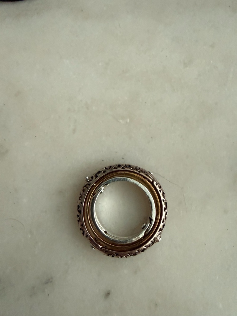 Two-Tone Interlocking Women's or mens Ring - Gold & Silver. Size 10 - Picture 4 of 4